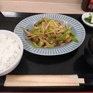 牛ホルモン炒め定食(三ツ又食堂 みつまたママ)