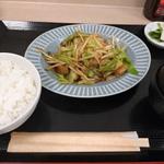 牛ホルモン炒め定食