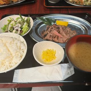 炙り牛タン定食(肉バル アモーレ 新宿店)