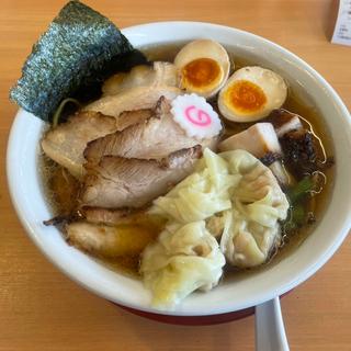 醤油チャーシュー麺 肉・玉子増しワンタントッピング