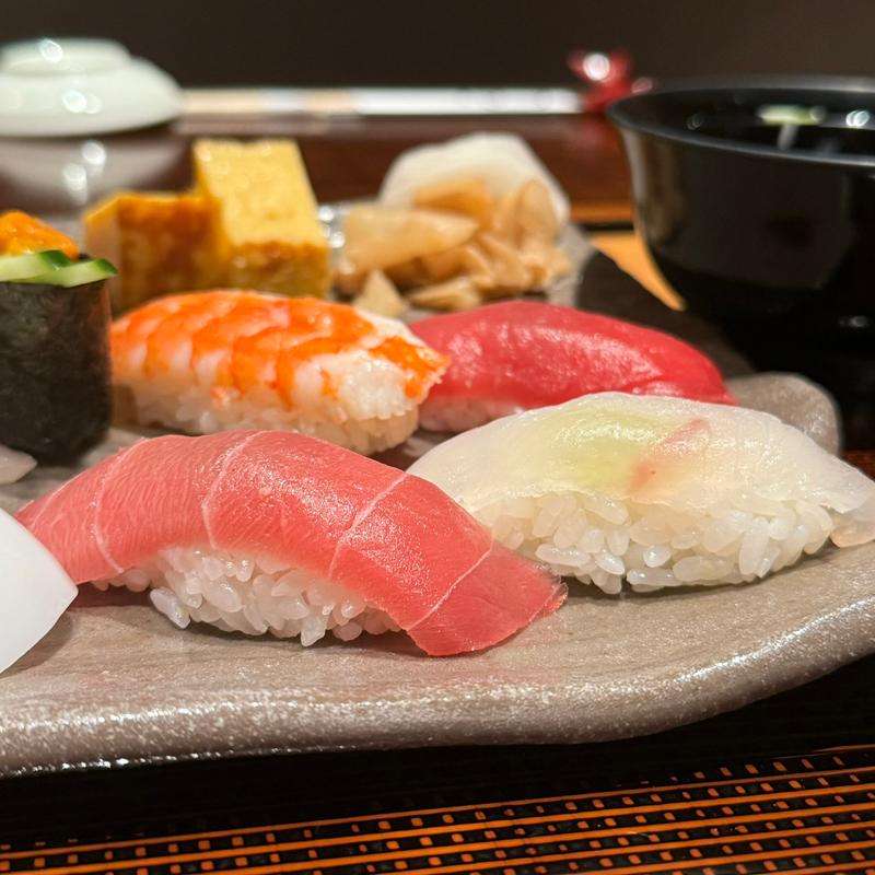 平目、中とろ、赤身、海老(すし萬松坂屋レストラン)