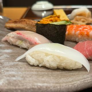 イカ、雲丹、カンパチ(すし萬松坂屋レストラン)