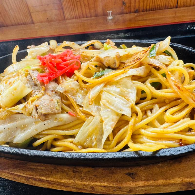 ホルモン焼きそば(赤坂食堂)