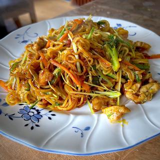 チャウミンチキン(ネパール料理 Newa)