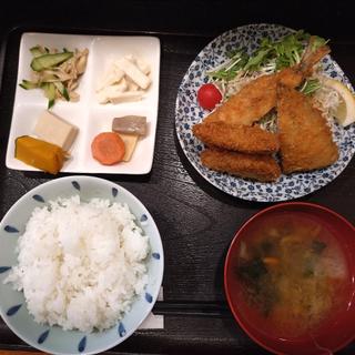 メンチカツ＆アジフライ(家庭料理 あおば 大井町食堂 )