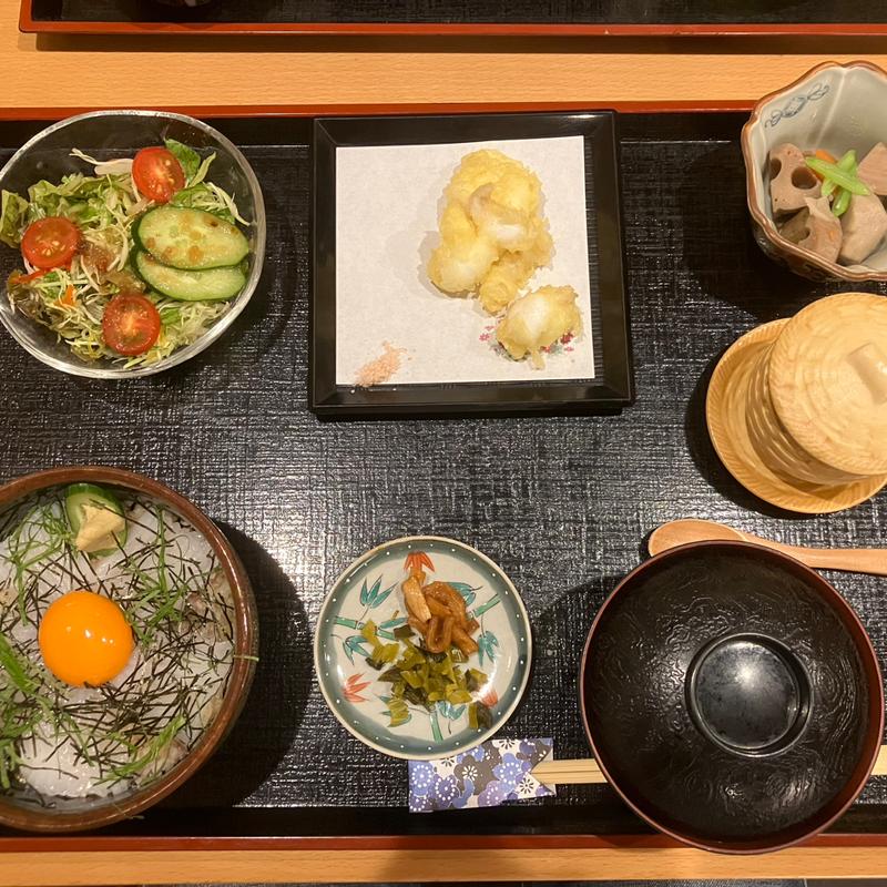 イカ月見丼セット(味処 大丸 （だいまる）)