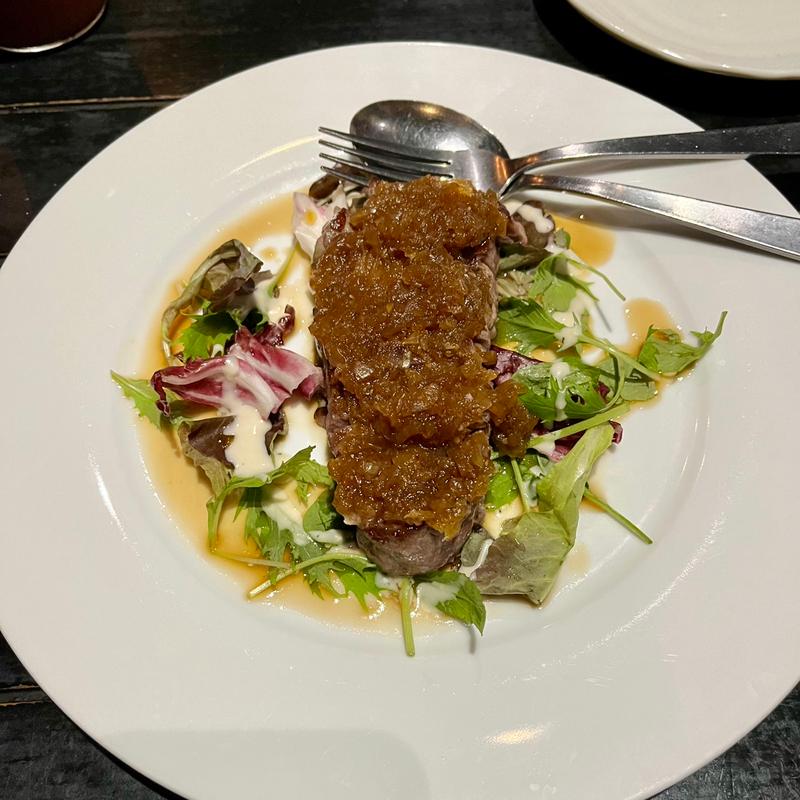 牛ロースのあぶりやき 自家製オニオンジャポネソース(天井桟敷)