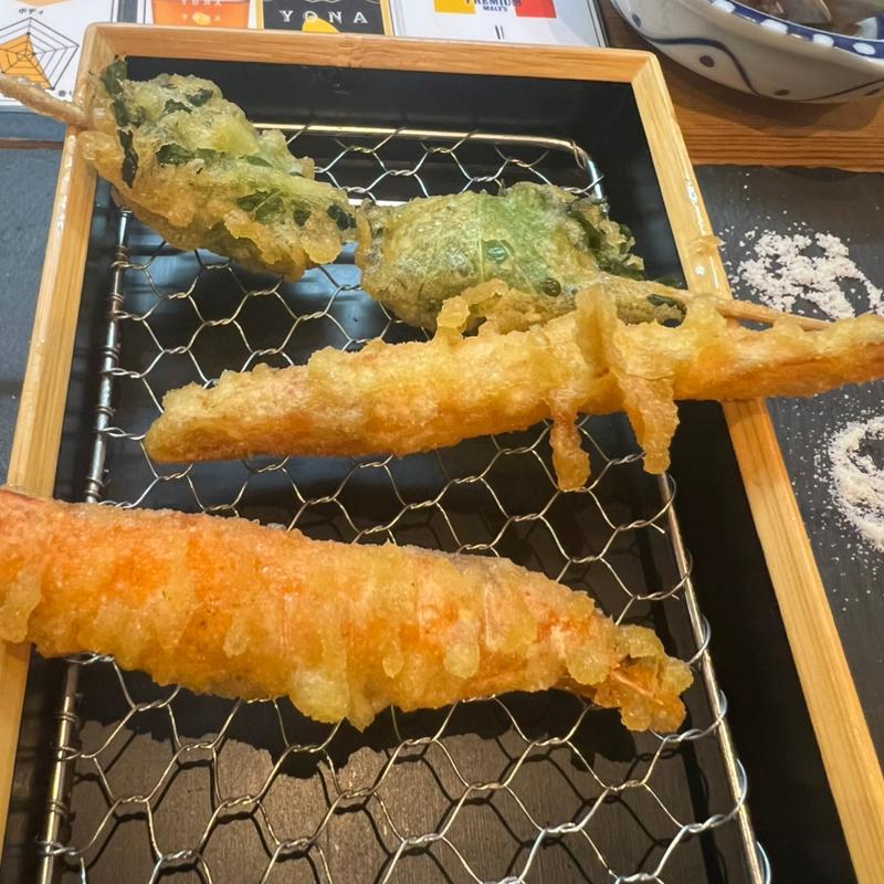 イカとウニの大葉巻き＋ソフトシェルシュリンプの天ぷら串(串の天ぷら屋 ツキイチ)