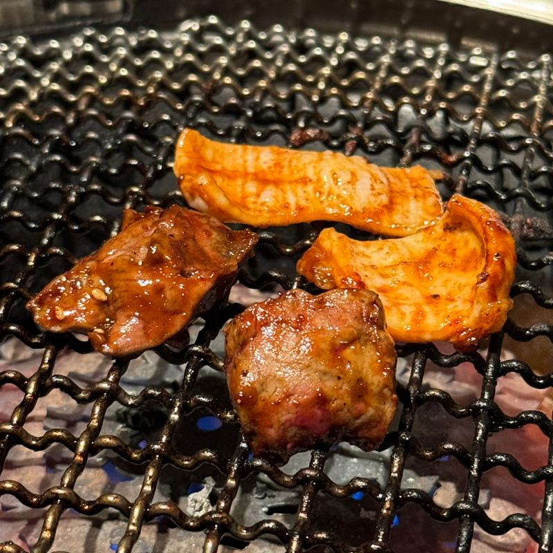 焼きレバー、薄切りミノ(焼肉Garden MISAWA)