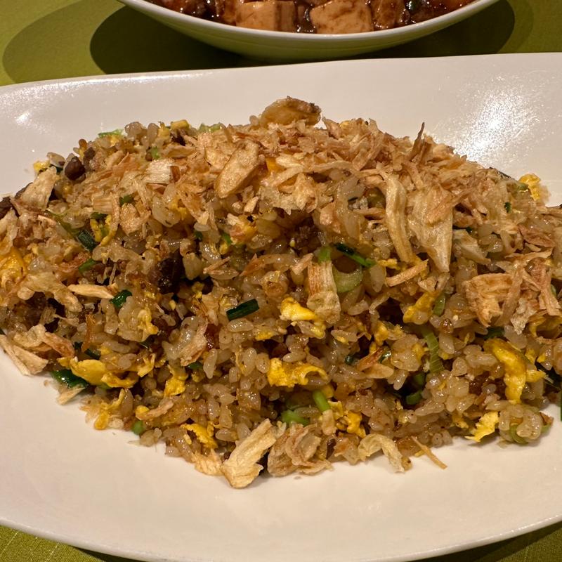 ガーリック香味黒炒飯(龍の翼)