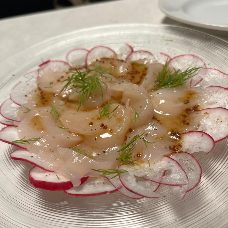 生ホタテとラディッシュのカルパッチョ～ハニーマスタードソースかけ～(創作イタリアン-悟-)