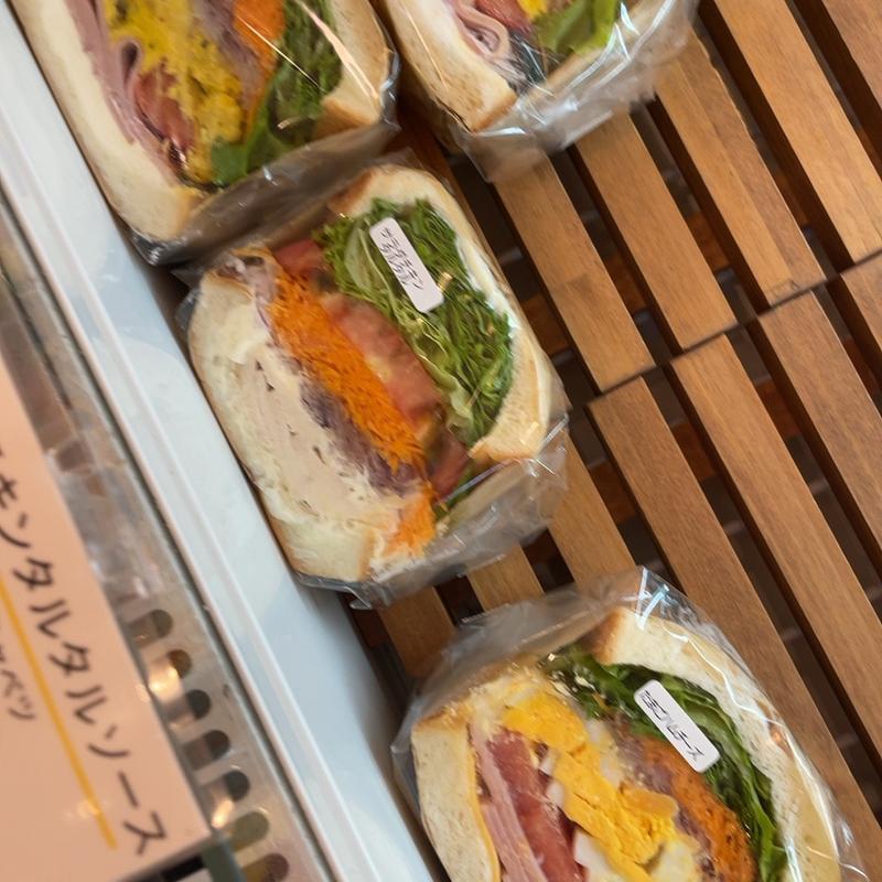 (リヴィエール （RIVIERE）)