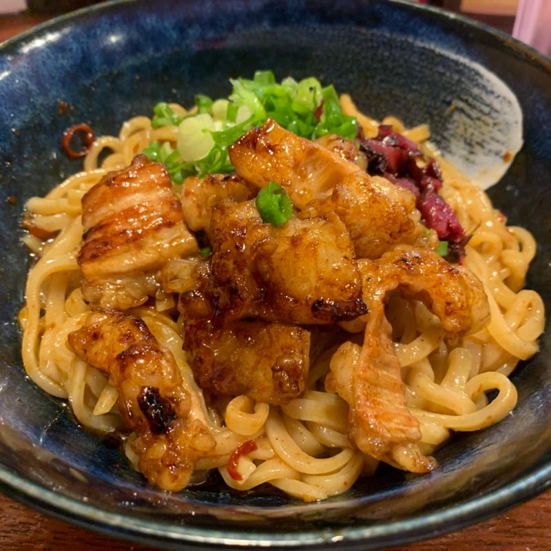 旨辛牛ホルモンまぜそば(麺屋 女王蜂)