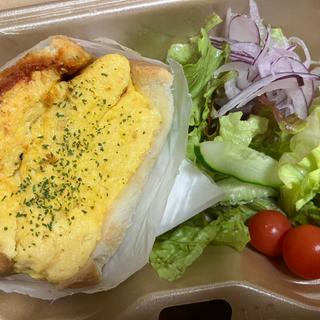 天使と悪魔のふわふわオムサンド(cafe居酒屋 地球民族)