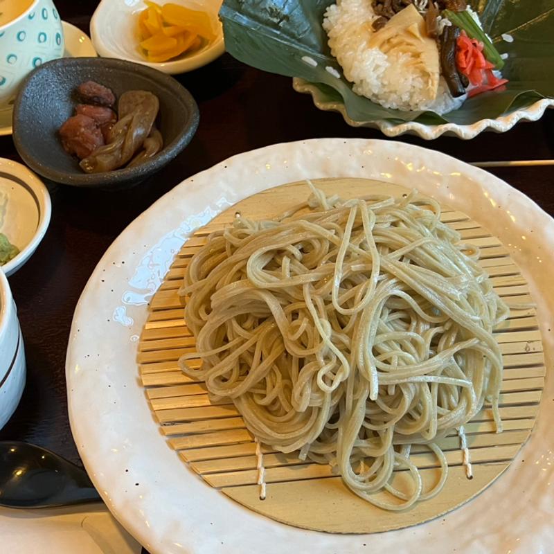 朴葉寿司と二十八蕎麦(いろり火 )