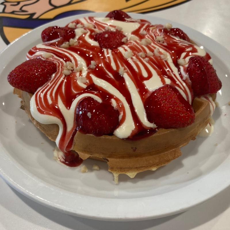 Strawberry Waffle with “KIMO’S” Macadamia Nut Sauce(ブーツ＆キモズ)
