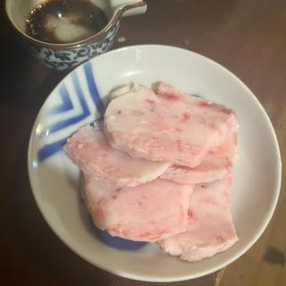 大トロ豚刺し(立呑み串焼き 大阪焼トンセンター 難波千日前店)