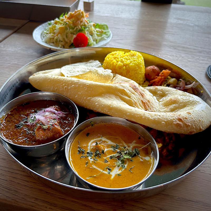 2種がけナンプレート(バターチキン＆ポークヴィンダル)(カレーラボラトリー 笑夢 かわまちてらす店)