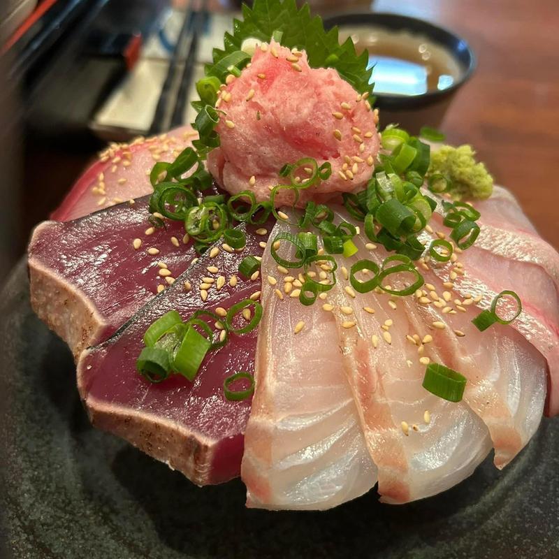 日替わり海鮮丼 波盛り(魚の旨い店 池袋店)