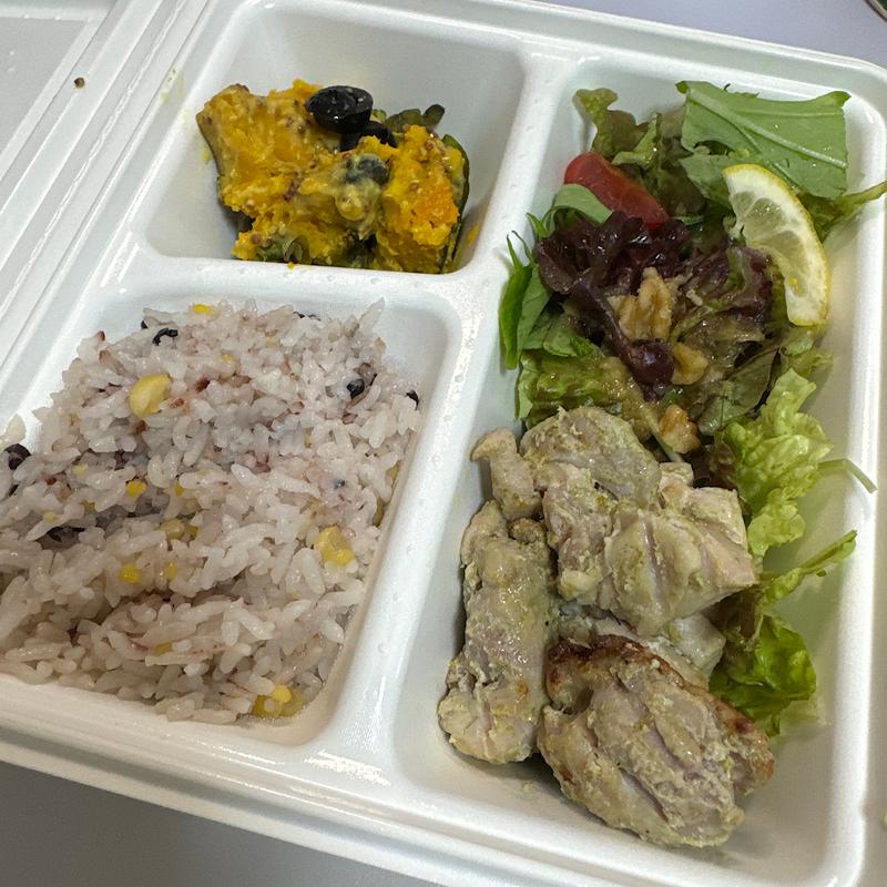 【期間限定】鶏ももグリーンカレーセット(チキンワークス白金本店)