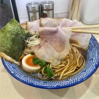 焦がし醤油の黒中華 中太麺 チャーシュー(五弦屋)