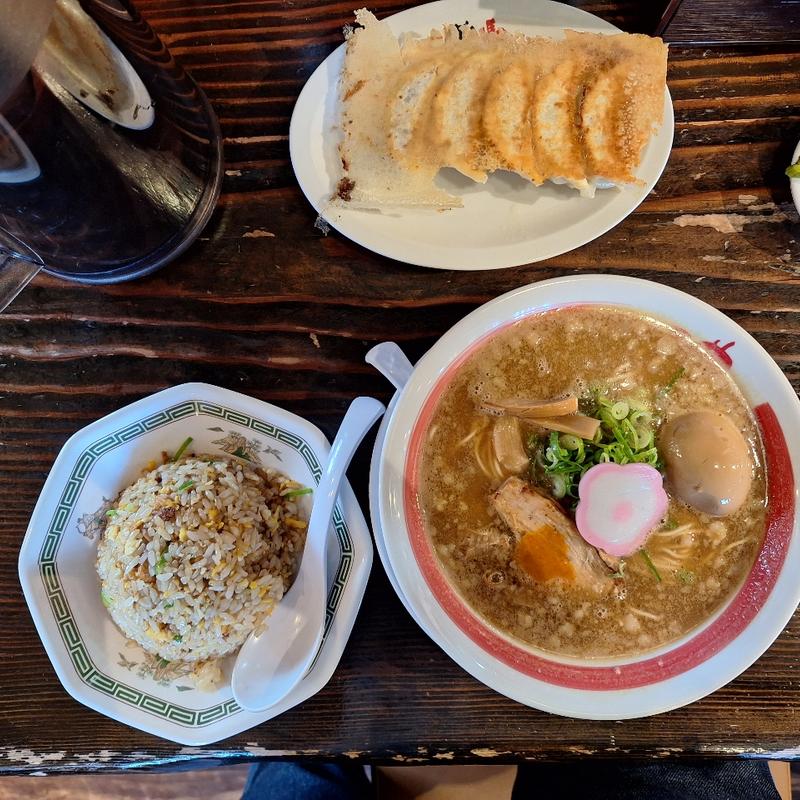 味玉ばり馬ラーメン濃とんこつ半チャーハン餃子セット(新・和歌山ラーメン ばり馬 岩出店 （ばりうま ばり嗎）)
