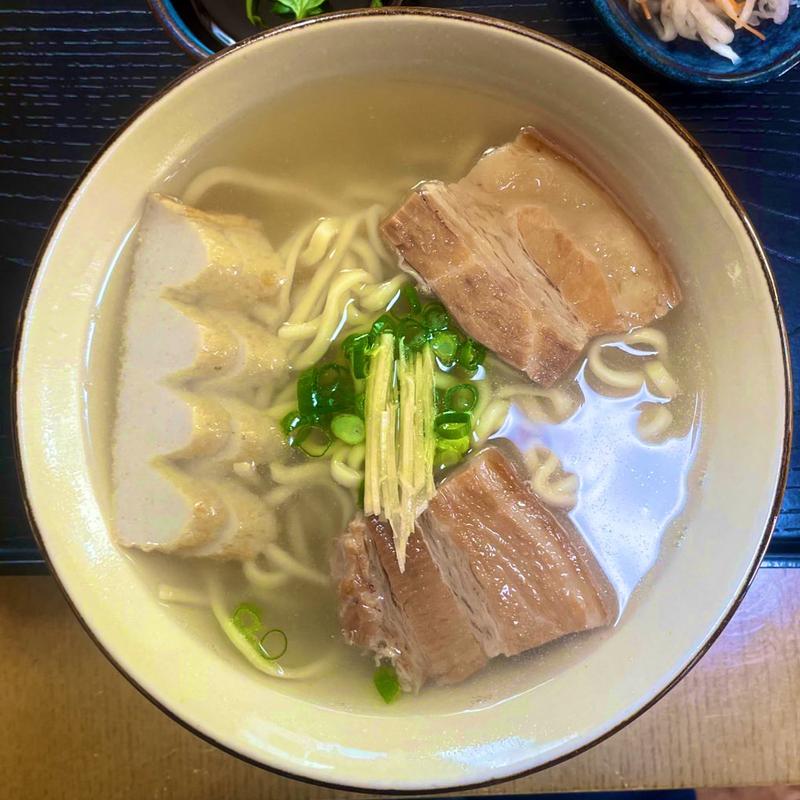 イラブーそば中(くろしお )