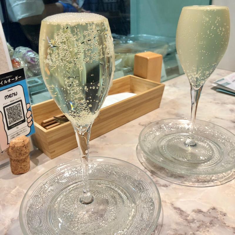 なみなみシャンパン(大衆酒場フレンチマン なんばウォーク店)