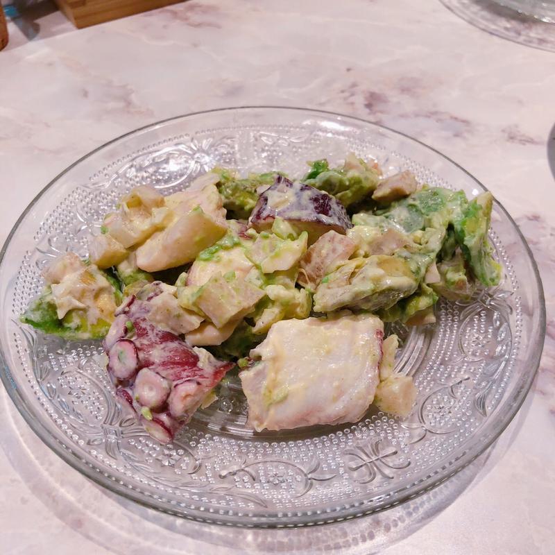 タコとアボカドのサラダ(大衆酒場フレンチマン なんばウォーク店)