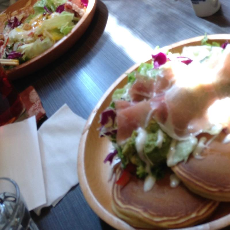 パンケーキサラダ(ヒヨリ カフェ)