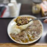 牛すじカレー並盛牛すじトッピング(牛すじカレー 小さなカレー家 大久保店)