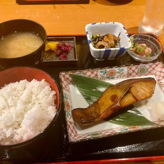 銀ひらすの幽庵焼き＋ミニねぎとろ定食(二十四区 末広町店)