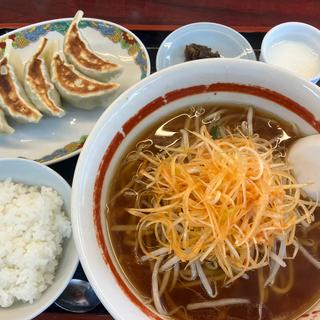 醤油ネギラーメン餃子半ライス(うまいめんくい亭 （うまいめんくいてい）)