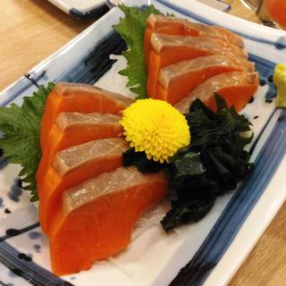 サーモンの刺身(磯丸水産 仙台名掛丁店)