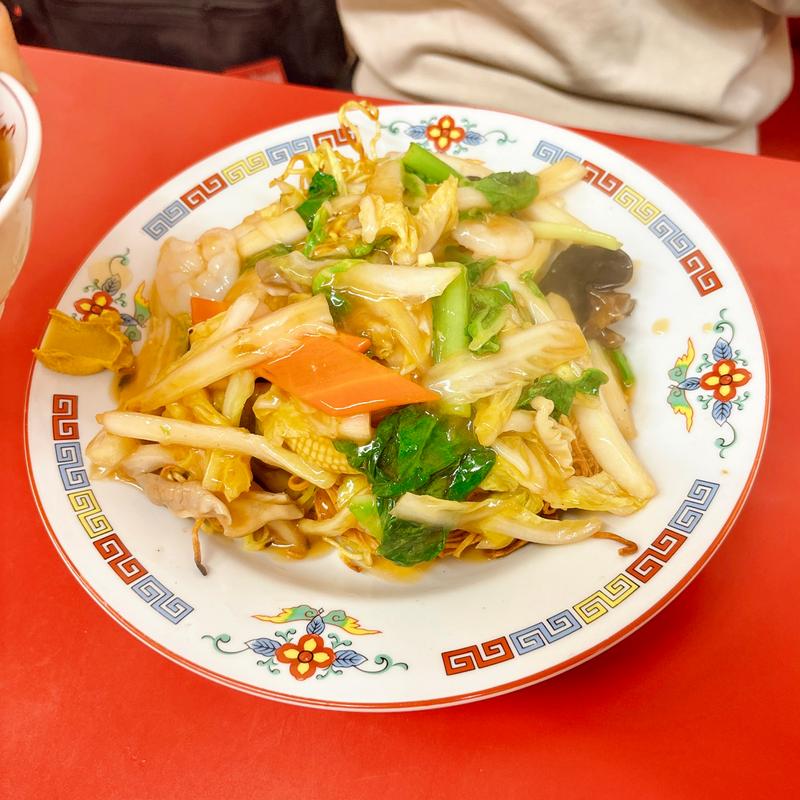 五目ヤキソバ（麺は両面焼）(自家製細麺 上海亭 横須賀中央店)