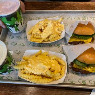 (SHAKE SHACK)