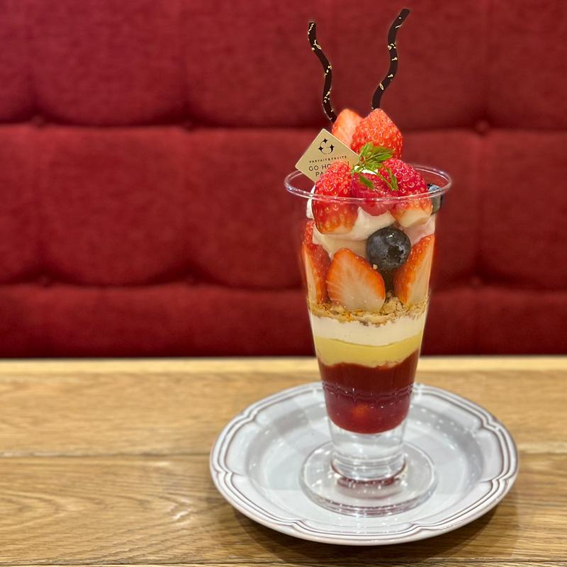いちごパフェ(GO・HO・U・BI PARLOR LINKS UMEDA店)