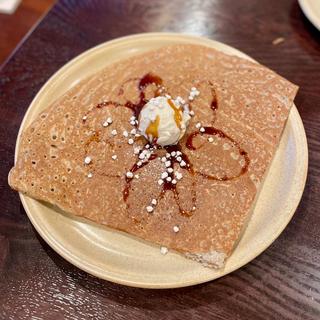 蕎麦はちみつ・蕎麦のアイス・蕎麦スフレのガレット(ル ブルターニュ 神楽坂店)