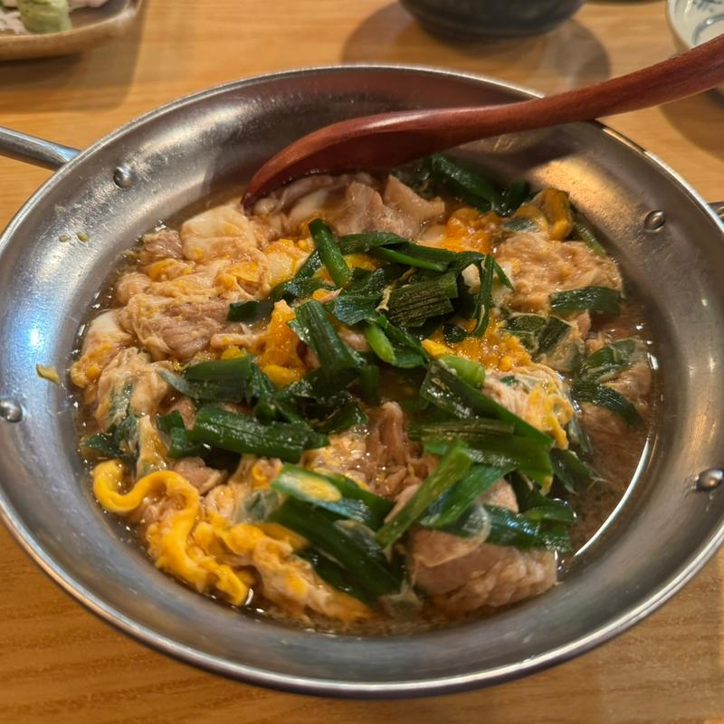 肉ニラ卵とじ(やきとり酒蔵 庄助本店)