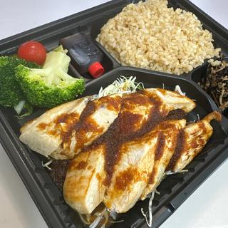 鶏ムネ肉ステーキ（弁当）(筋肉食堂 渋谷MIYASHITA PARK店)