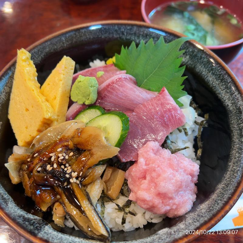 ぶり中おち穴子丼(さかり寿司)
