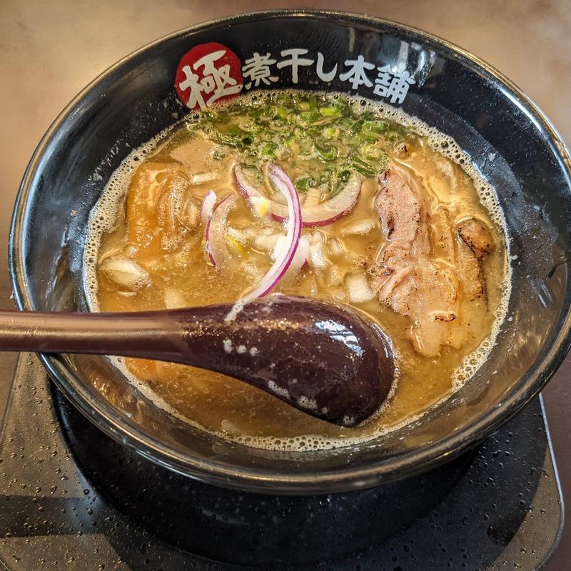 煮干し豚骨ラーメン(極煮干し本舗 弘前店)