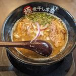煮干し豚骨ラーメン