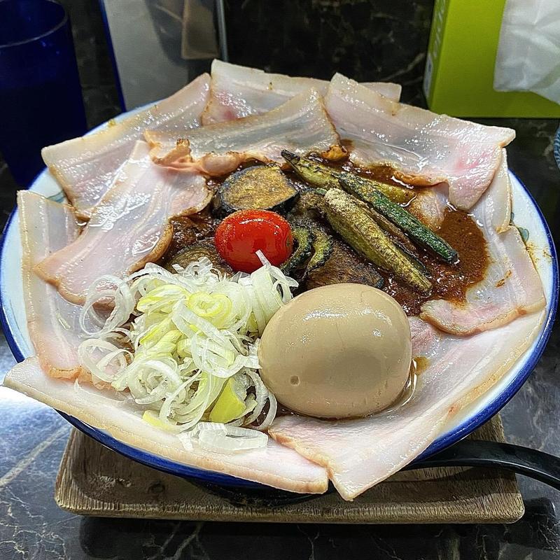 野菜カリーチャーシュー麺 大 味噌味玉 白ごはん 大(群青 )