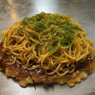 関西風お好み焼き＋そば(お好み焼きどい)