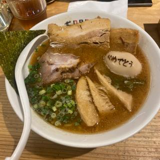 魚介とんこつラーメン全部のせ、チャーシューそぼろ丼、餃子(七志 町田店)