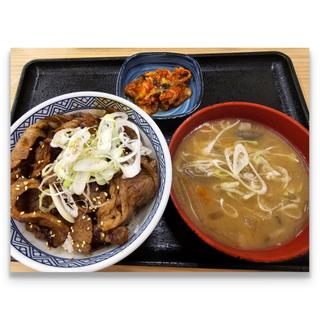 キムチ牛カルビ丼＋とん汁(吉野家 市川鬼高店)