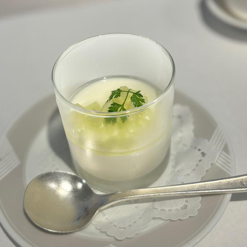 フルーツ入り杏仁豆腐(大観苑)