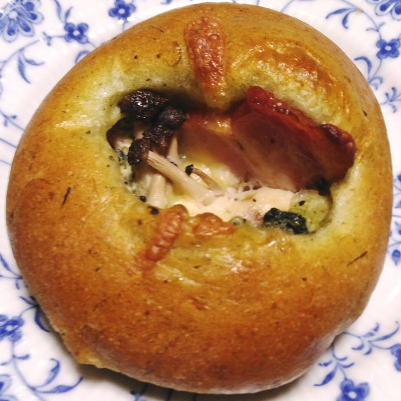 シャンピニオン＆ほうれん草チーズパン(VIE DE FRANCE Café 溝の口店)