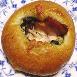 シャンピニオン＆ほうれん草チーズパン(VIE DE FRANCE Café 溝の口店)